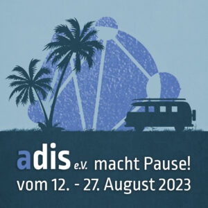 adis Logo unter Palmen. Darunter steht: adis e.V. macht Pause vom 12. - 27. August 2023
